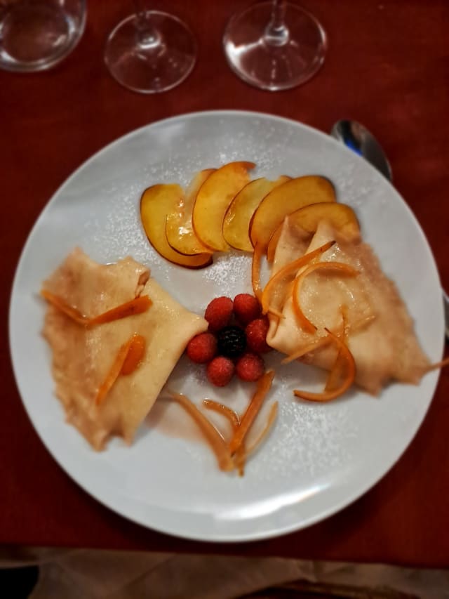 Crêpes suzette flambè alla lampada - Ristorante L'Armonica, Tradate