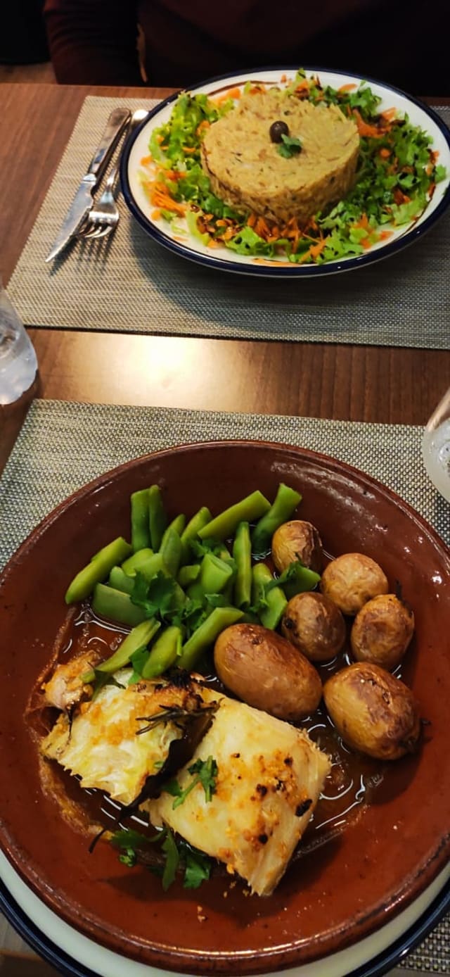 Bacalhau À Lagareiro  - Dias no Bairro, Lisbon