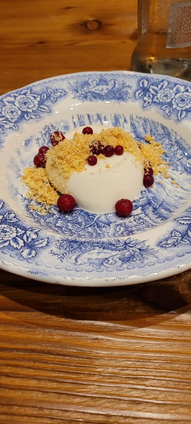 Panna cotta alla lavanda, ribes e paste di meliga - Cek