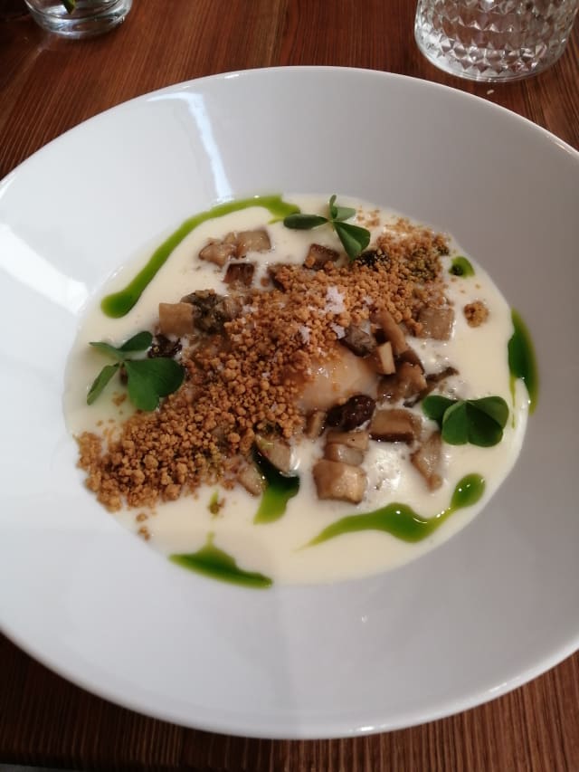 Uovo morbido, fontina, funghi porcini e crumble  - Cek