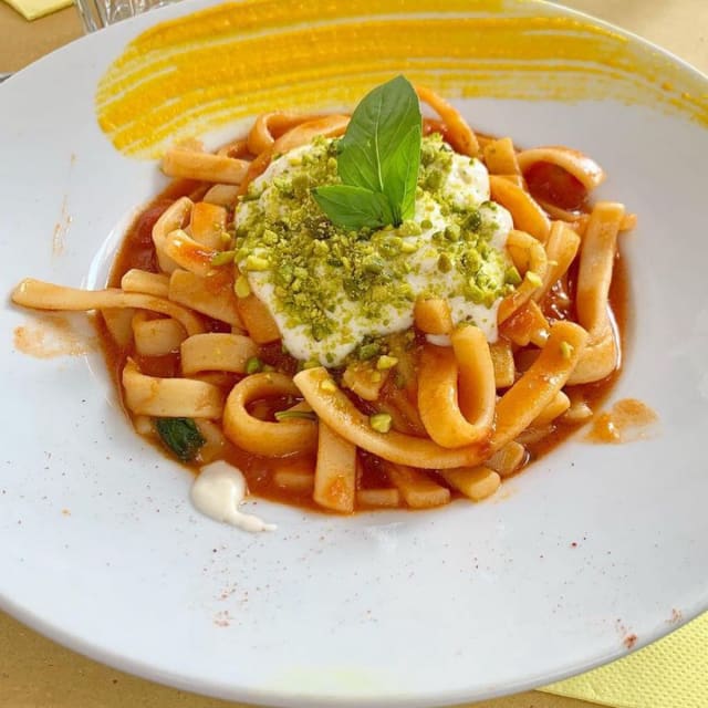 Scialatielli con Pomodoro Fresco, Basilico, Burrata Pugliese e Granella di Pistacchi di Bronte - Selezione Naturale, Turin