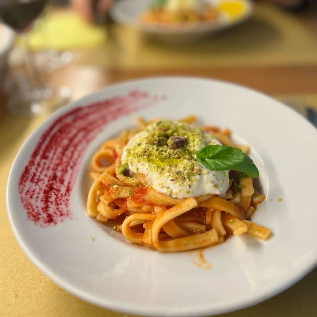 Scialatielli con Pomodoro Fresco, Basilico, Stracchino veg homemade e Granella di Pistacchi di Bronte - Selezione Naturale, Turin