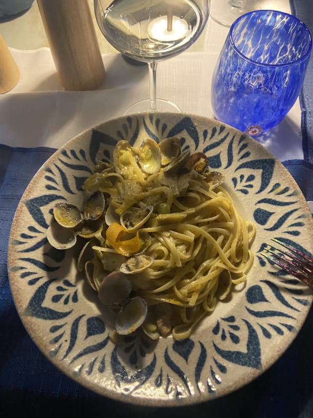 Linguine vongole, carciofi e bottarga  - IN PARI - Ristorante di Pesce