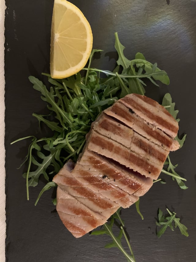 Sliced grilled tuna - Vittorio al Mare, Genoa