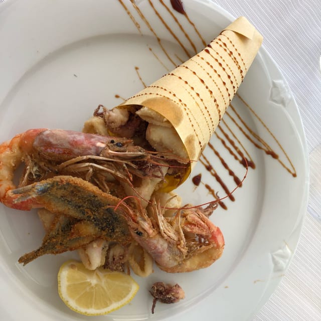 Squid, shrimp and anchovies fried - Vittorio al Mare, Genoa