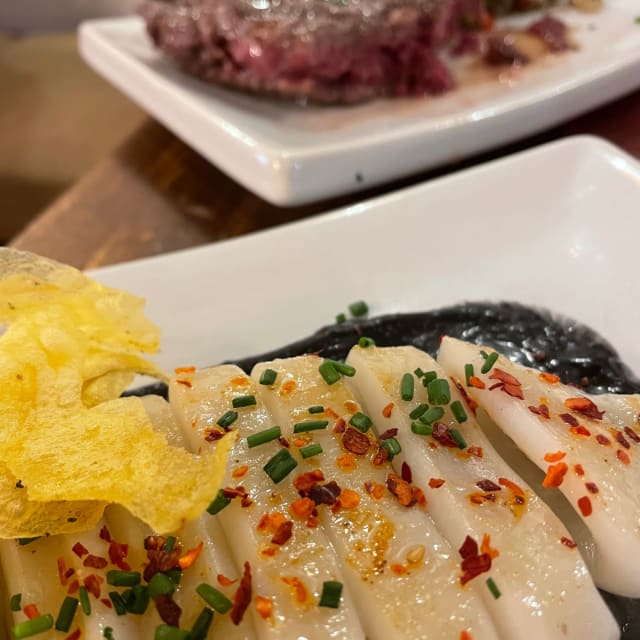 Bacalao “a la llauna” sobre judías de “Santa Pau” y tirabeques - Cal Trapella, Cuina de Mercat, Barcelona