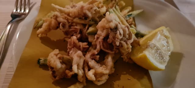 Fritturina di ciuffi di calamaro e zucchine - S'Aligusta, Peschiera Del Garda