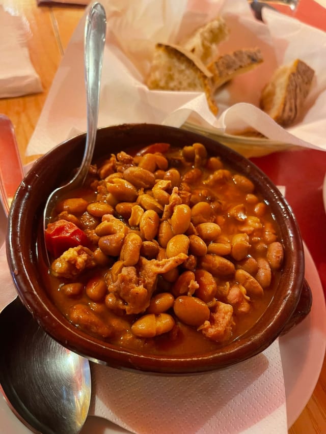 Fagioli alla messicana con crostini - Sombrero vino e panini, Naples