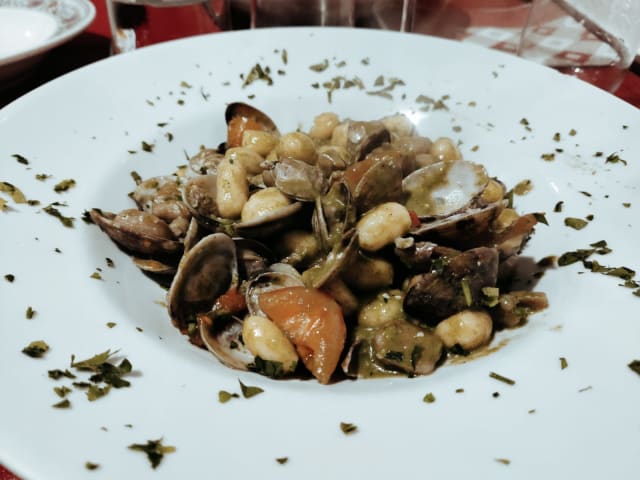 Gnocchi vongole e pesto - Trattoria Archivolto Mongiardino, Genoa