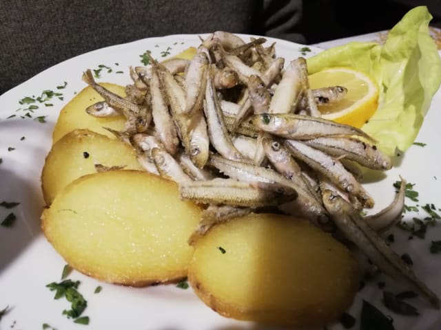 Acquadelle fritte con patate - Trattoria Archivolto Mongiardino, Genoa