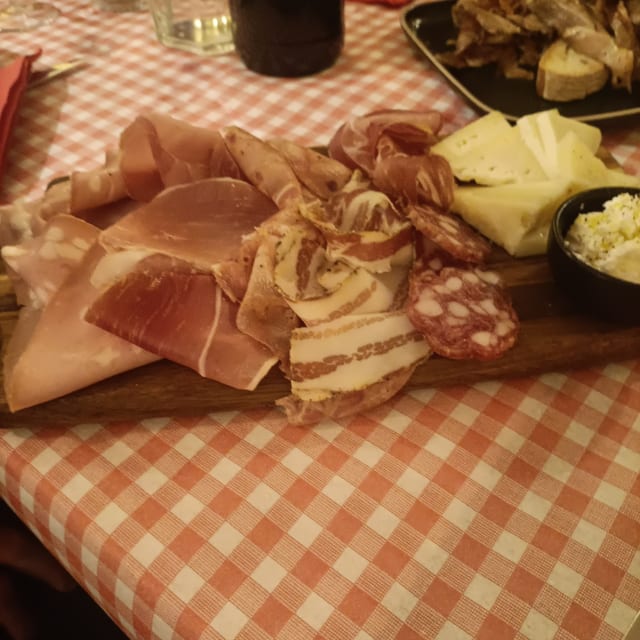 Platter of roman cured meats and cheeses - Albertone Lambrate, Milan