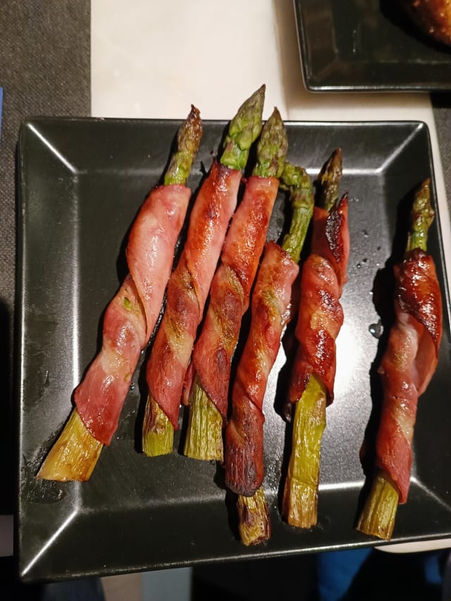 Bacon Wrapped Asparagus - 111 Vinhos - Marquês, Lisbon