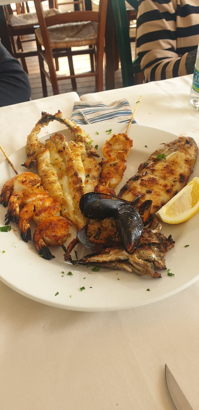 Grigliata mista di pesce alla brace - Osteria Del Porto, Misano Adriatico