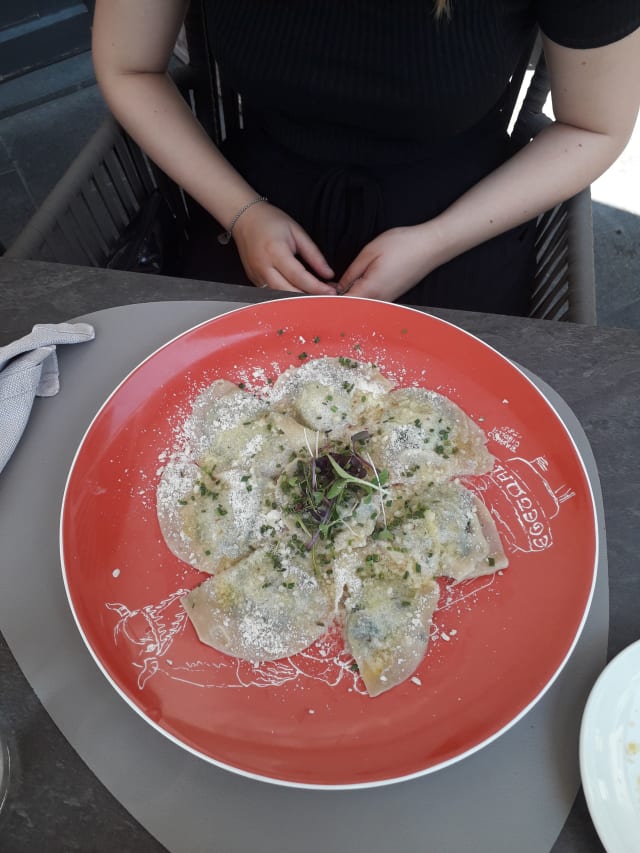 Schlutzkrapfen - mezzelune ripiene di spinaci - Gasthof Goldene Traube