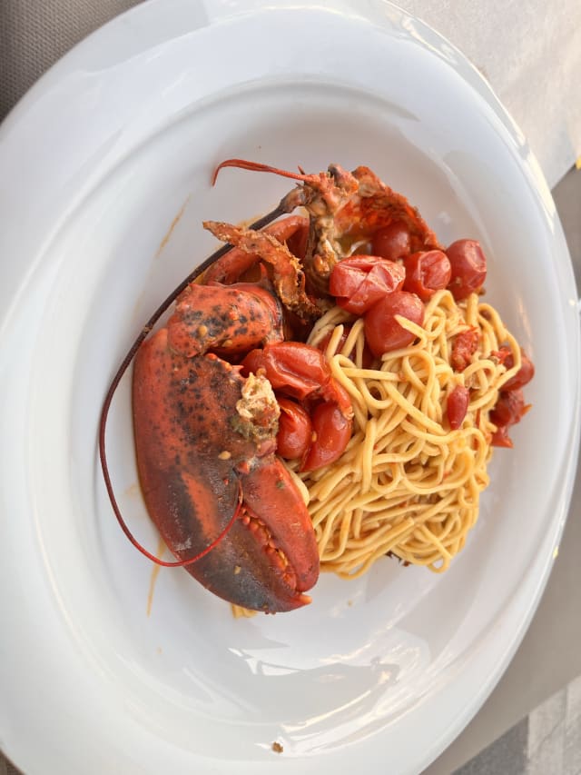 Tagliolino con crema di pomodoro confit, tartare di tonno e olio al basilico - La Pinetina, Rosignano Marittimo