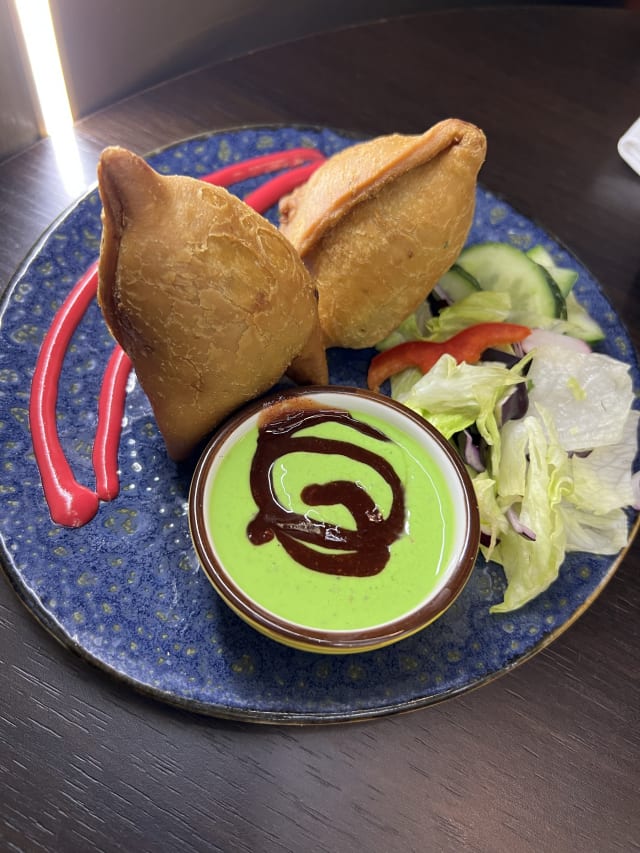 Homemade Veg Samosa (2 pcs with chutney) - Atithi Indian Restaurant Rotterdam, Rotterdam