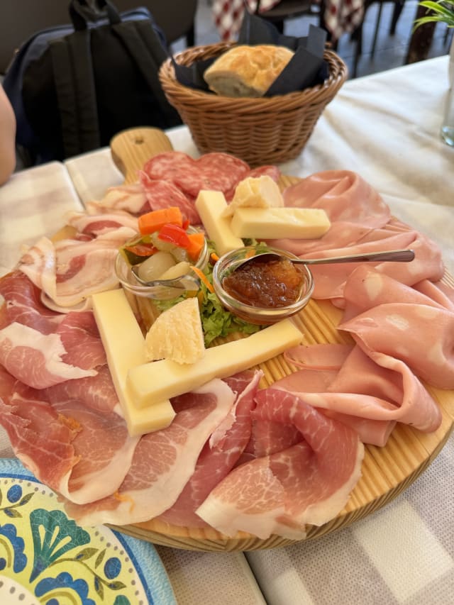 Tagliere di salumi e formaggi - Osteria Alla Torre, Verona