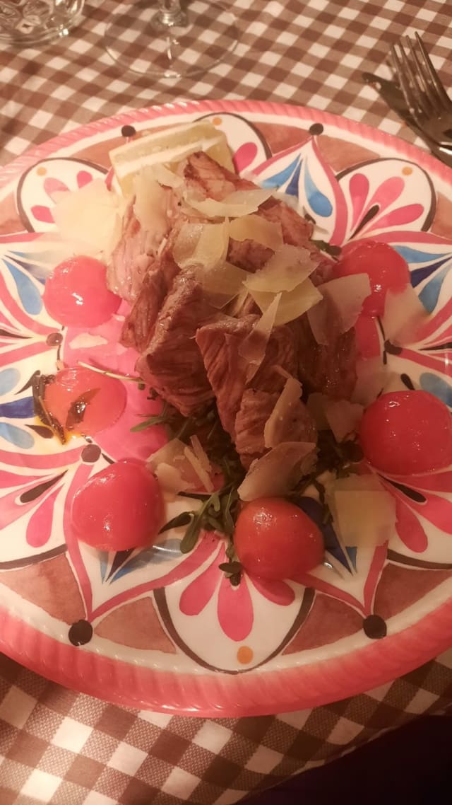 Tagliata di manzo con rucola e pomodorini - Osteria Alla Torre, Verona