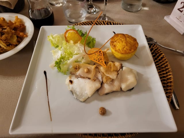 Filetto di san pietro con lardo di colonnata, nocciole e bauletto di patate agli agrumi - Le Antiche Volte Osteria, Vada