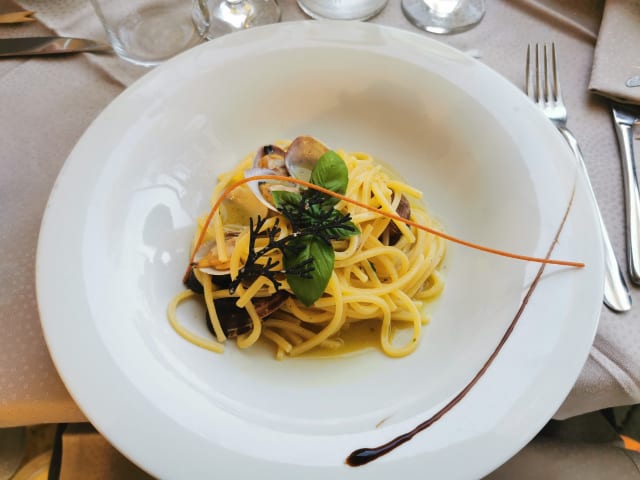 Spaghetti alla chitarra alle vongole veraci  - Le Antiche Volte Osteria, Vada