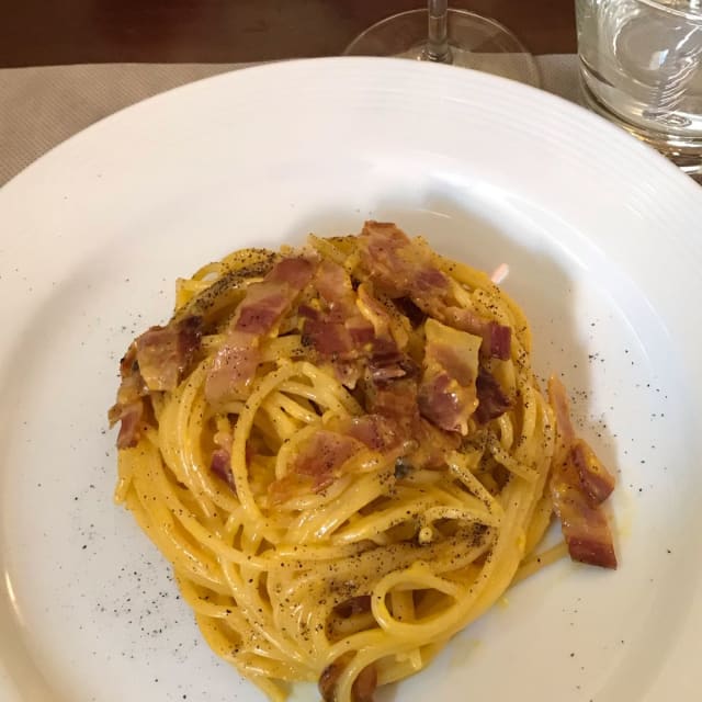 Spaghetti with Red Chicory ang Blu Cheese Sauce - Locanda Il Gallo