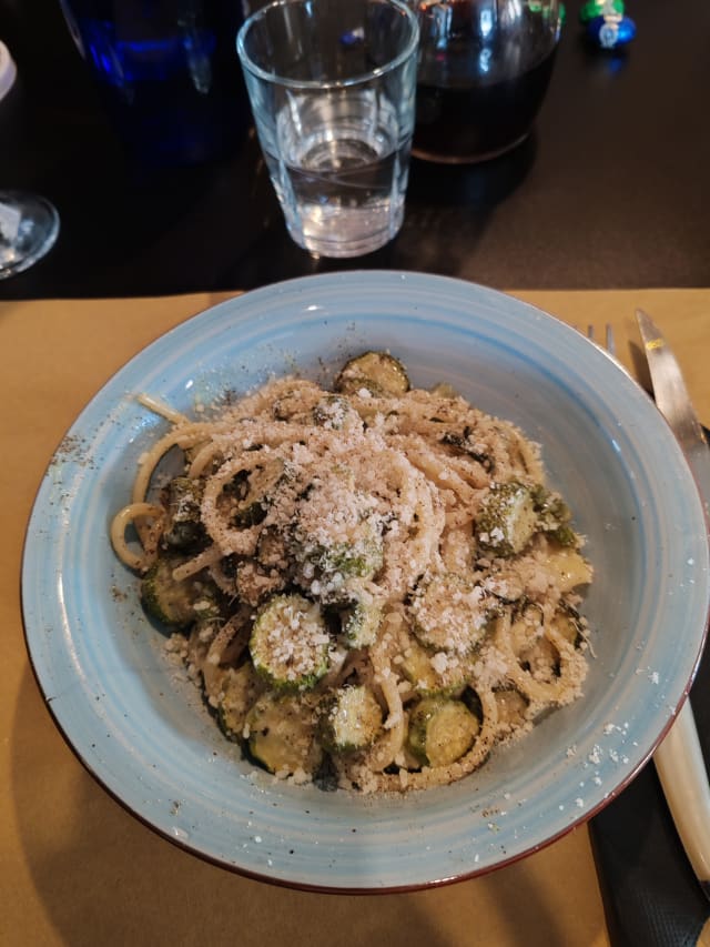 Spaghettone alla nerano con zucchine e provolone - Noi Ristorante, Pomezia