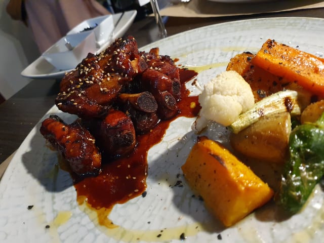 costillar de cerdo con salsa barbacoa japonesa yakiniku - El Carbó, Reus