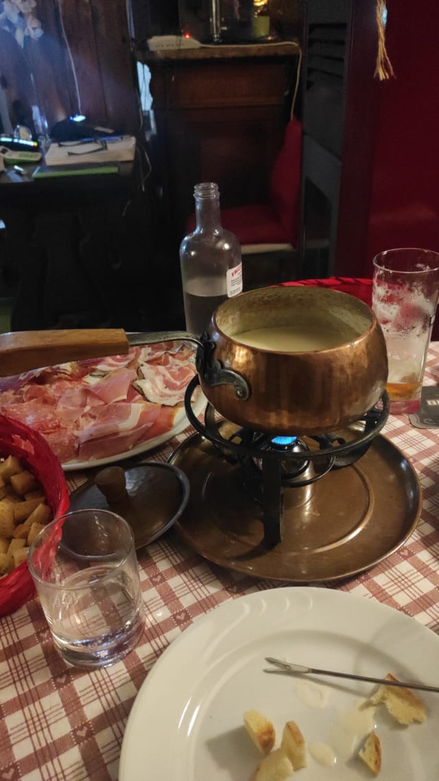 Fonduta valdostana con salumi nostrani (min. per 2 persone ) (a persona) - Al Rustico