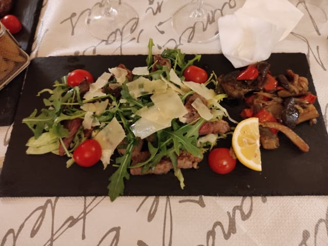 Tagliata di manzo rucola e grana - Ristorante Orsini