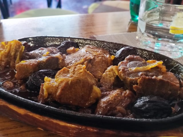 Tagine de cordero a la miel con piñones - Nuestra Afición al Paladar, Madrid