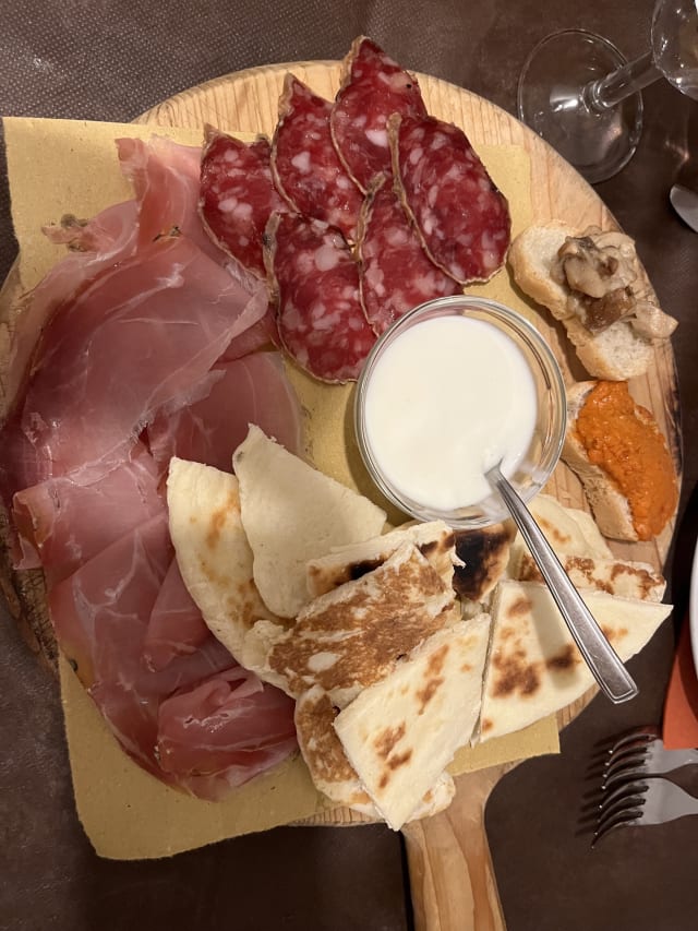 Taglierino rustico con piadina fritta (per 2 persone) - La Tavernetta