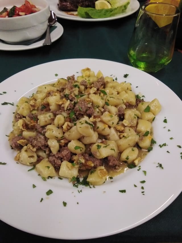 Gnocchi fatti in casa al ragù bianco - Agriturismo Casale Ré