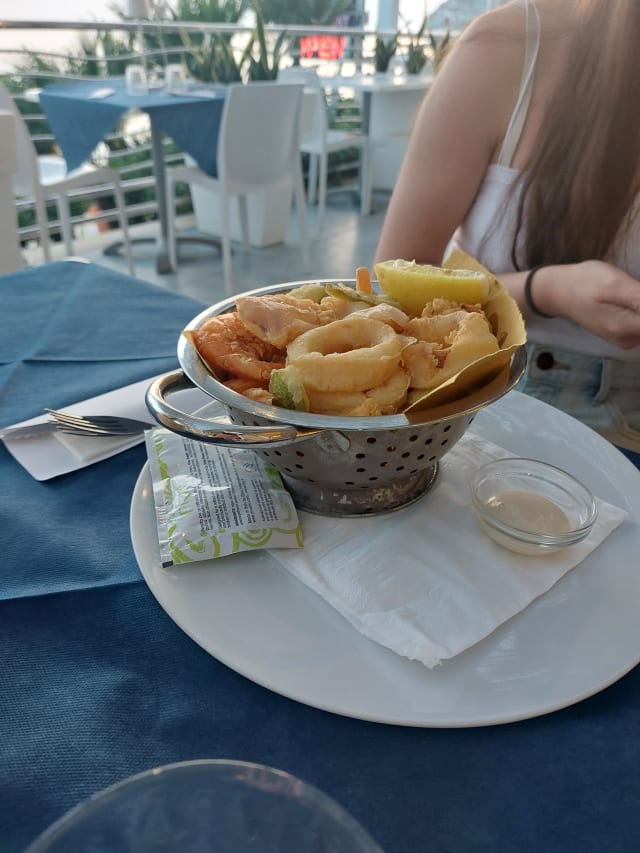 Mixed fried with squids and prawns and crispy vegetables - Eden