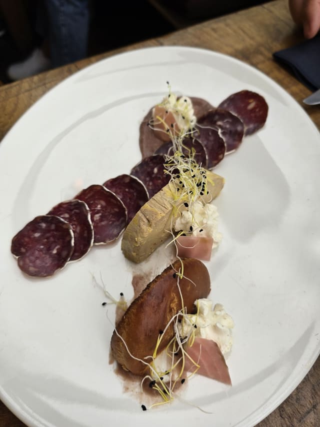 Local dry sausage of Angus beef, homemade Terrine & Brioche - Comme Chai Toi, Paris