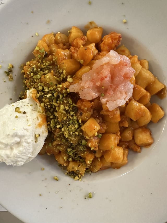 Gnocco ragù di mazzancolle battuto di gambero rosso burrata e pistacchio - Osteria Marconi, Pesaro