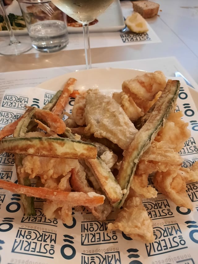 Fritto gamberi e calamari con verdure  - Osteria Marconi