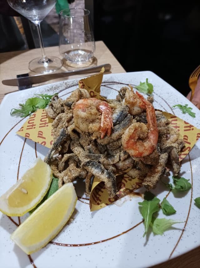 Fritto Di Pesce (Gamberoni" Calamari E Alici") - Benvenuti al Sud