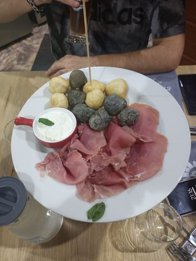 Zeppoline Sale E Pepe E Al Carbone Vegetale - Benvenuti al Sud, Turin