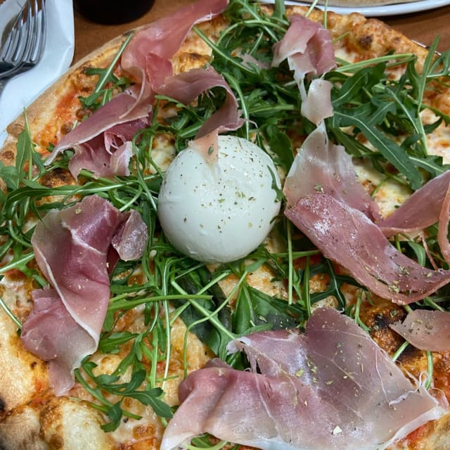 Pizza De Burrata, Prosciutto E Rucola  - Il Nanglo Pizzeria