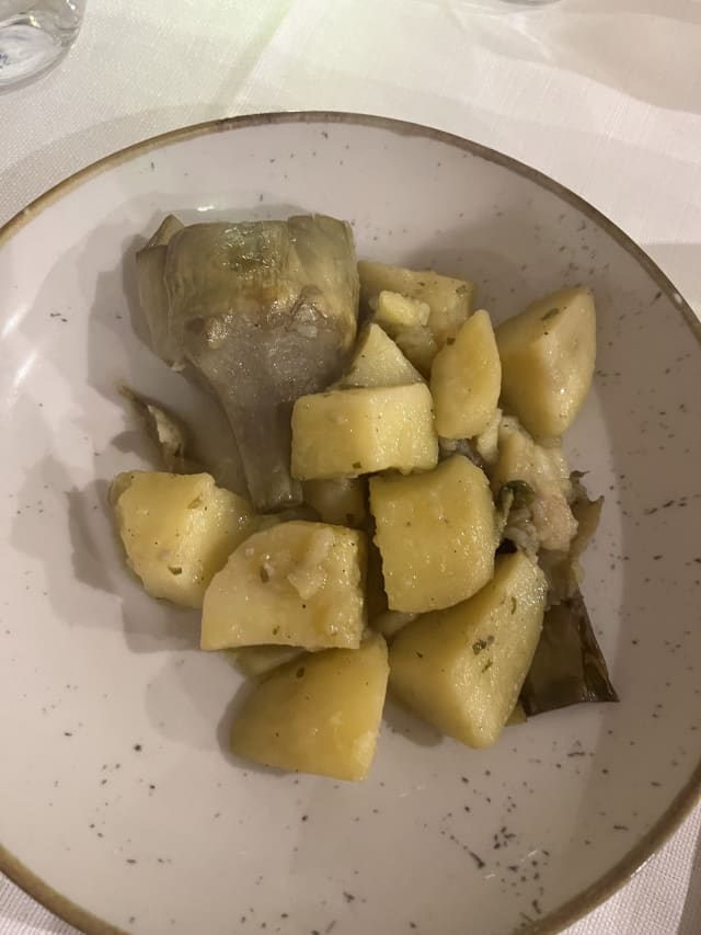 Carciofo alla romana con patate e mentuccia - La Cantina