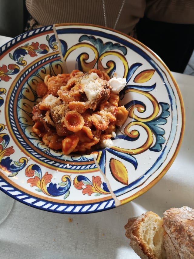 Orecchiette con "braciole" di carne di manzo della valle d'Otranto con ricotta "ascant" e salsa del sole della Puglia - Vecchia Ostuni