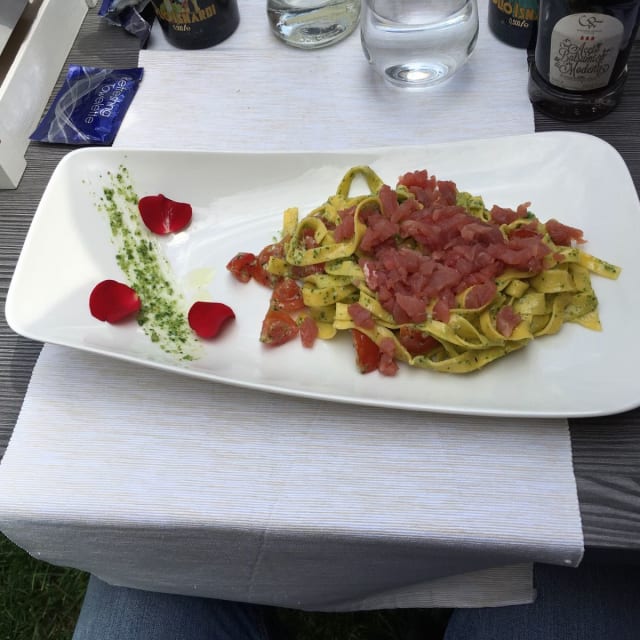 Tagliatelle al posto di valeriana con tartare di tonno - Osteria dal Toso