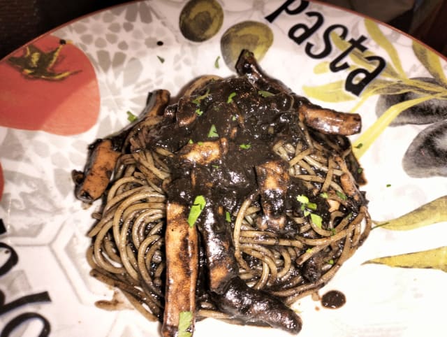 Spaghetti al nero di seppia - Trattoria Antica Torre, Venice