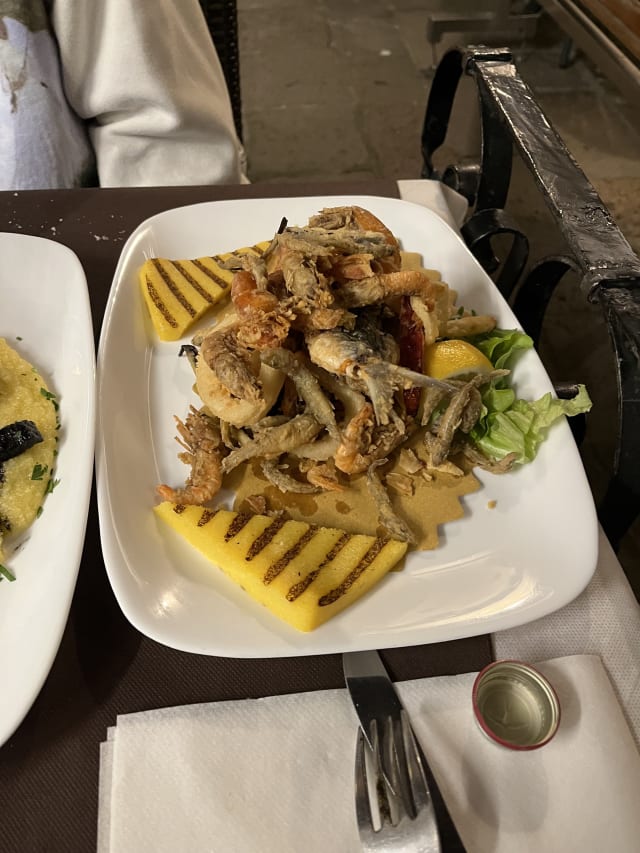 Calamari fritti con polenta - Trattoria Antica Torre