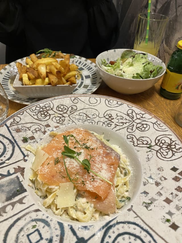 Tagliatelles au Saumon Frais - Le Favori, Nanterre