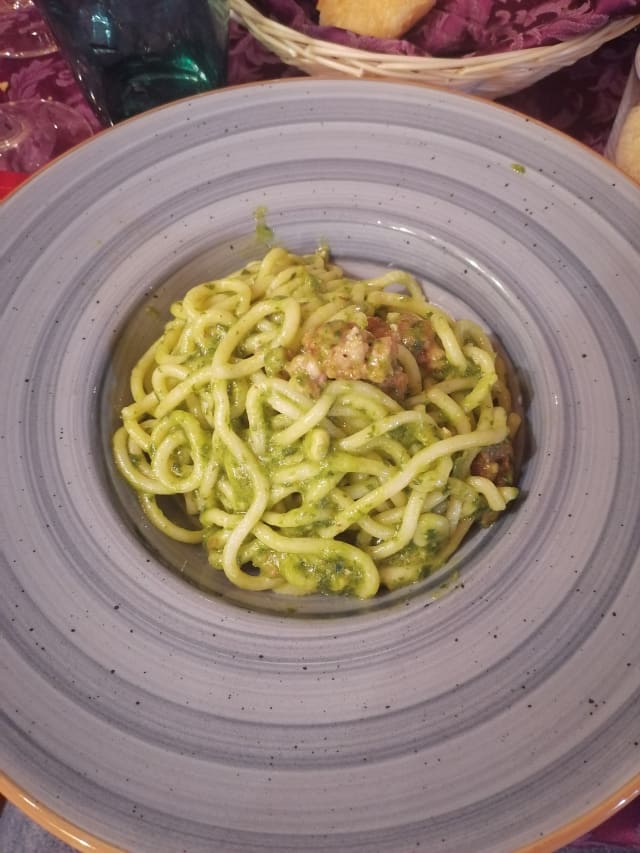  Spaghettoni trafilati in bronzo con pesto di aglio orsino e pasta di luganega - Agriturismo Maso alle Rose