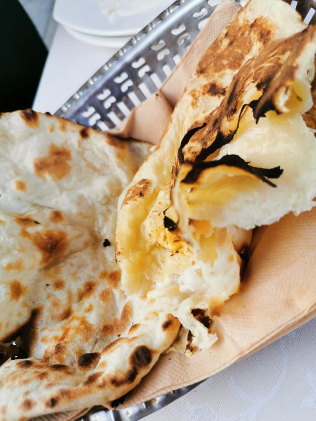 Pane indiano naan  - Ristorante Indiano Gandhi, Turin