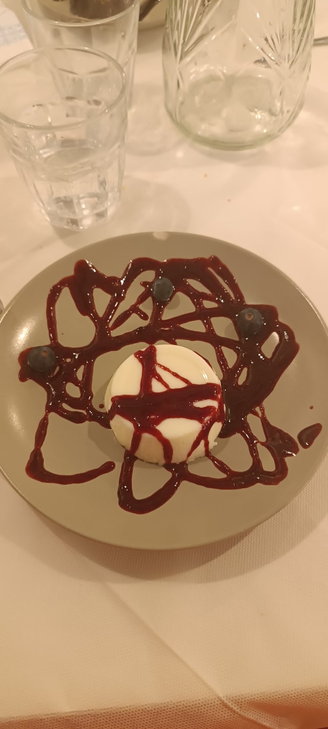 Panna cotta ai frutti di bosco - Trattoria Paradiso di Nervi