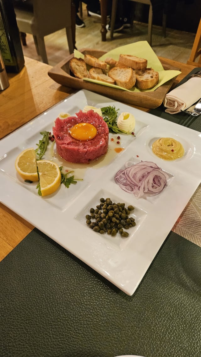 Tartare all’uovo scomposta - Pepe Nero - L'Arte della Carne