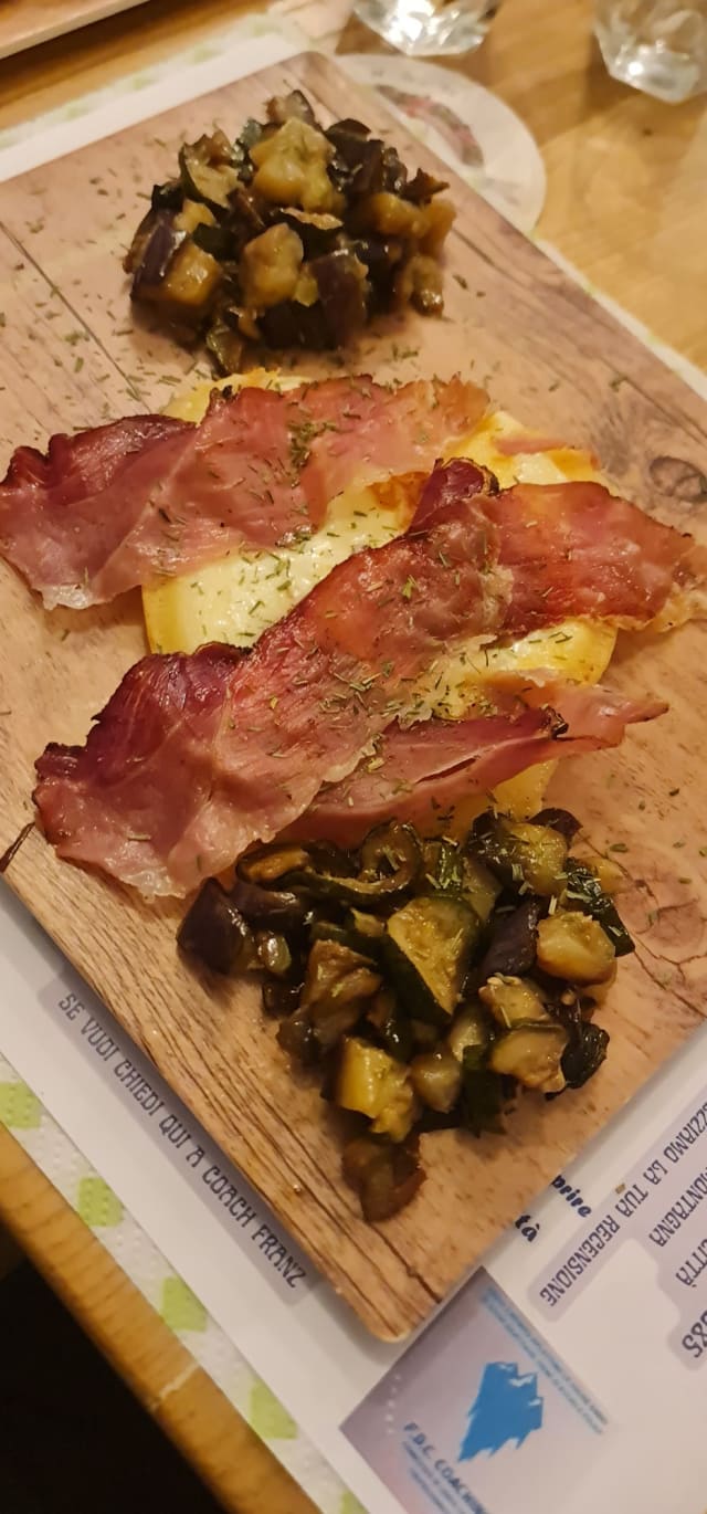 La Bistecca di Formaggio con funghi speck e verdure - SEducere la Baita di Montagna in Città, Pescara